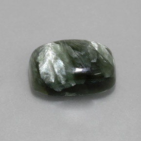 5.57カラットの天然グリーンセラフィナイト（14×10 mm・クッションカット）