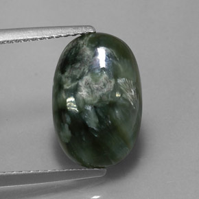 3.20カラットの天然グリーンセラフィナイト（13.7×9.1 mm・オーバルカット）