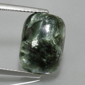 5.73カラットの天然グリーンセラフィナイト（13.8×9.8 mm・クッションカット）