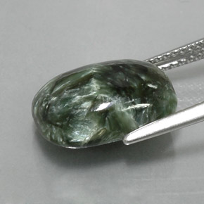 5.73カラットの天然グリーンセラフィナイト（13.8×9.8 mm・クッションカット）