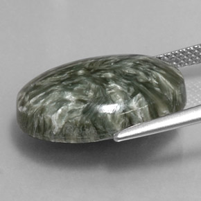 9.70カラットの天然グリーンセラフィナイト（18.1×13.1 mm・オーバルカット）