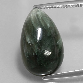 7.49カラットの天然グリーンセラフィナイト（17.6×10.8 mm・洋梨の形）