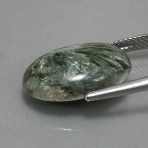 8.69カラットの天然グリーンセラフィナイト（17.8×12.9 mm・オーバルカット）