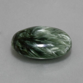 8.39カラットの天然グリーンセラフィナイト（17.5×12.8 mm・オーバルカット）