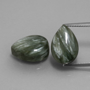 11.51カラットの天然マルチカラーグリーンセラフィナイト（13.6×9.8 mm・洋梨の形）