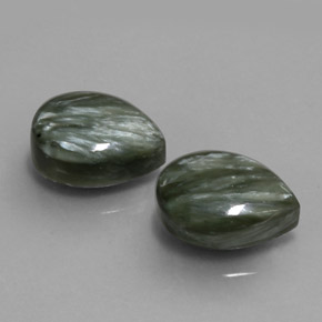 11.51カラットの天然マルチカラーグリーンセラフィナイト（13.6×9.8 mm・洋梨の形）