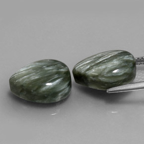 11.51カラットの天然マルチカラーグリーンセラフィナイト（13.6×9.8 mm・洋梨の形）