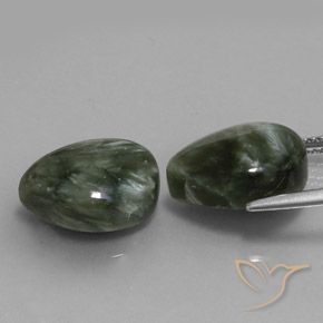 Shop natural 11.80ct アーシーグリーン セラフィナイト gems, 洋梨の形, from ロシア at GemSelect. In stock, global shipping!