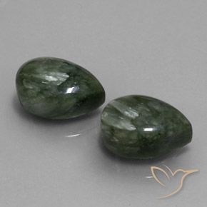 Shop natural 12.23ct ミディアムグリーン セラフィナイト gems, 洋梨の形, from ロシア at GemSelect. In stock, global shipping!