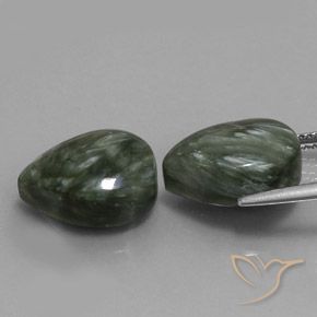 Shop natural 12.60ct アーミーグリーン セラフィナイト gems, 洋梨の形, from ロシア at GemSelect. In stock, global shipping!