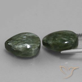 Shop natural 11.92ct グリーン セラフィナイト gems, 洋梨の形, from ロシア at GemSelect. In stock, global shipping!