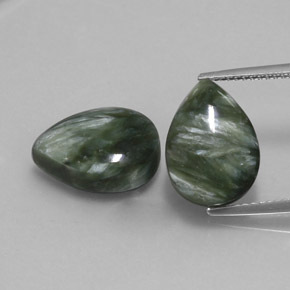 カラットの天然グリーンセラフィナイト（14.1×10.1 mm・洋梨の形）