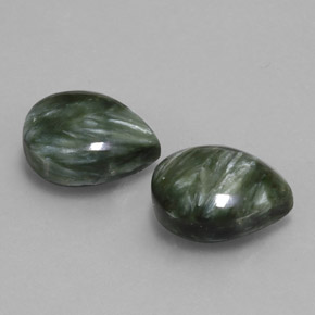 カラットの天然グリーンセラフィナイト（14.1×10.1 mm・洋梨の形）