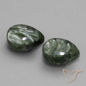 Shop natural 11.30ct アーミーグリーン セラフィナイト gems, 洋梨の形, from ロシア at GemSelect. In stock, global shipping!
