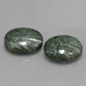 カラットの天然グリーンセラフィナイト（14.1×10 mm・オーバルカット）