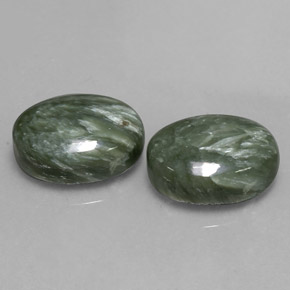 カラットの天然グリーンセラフィナイト（14.1×10.1 mm・オーバルカット）