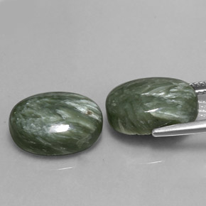 カラットの天然グリーンセラフィナイト（14.1×10.1 mm・オーバルカット）