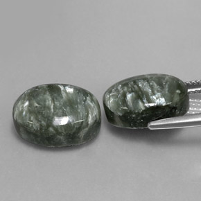 カラットの天然グリーンセラフィナイト（14×10.1 mm・オーバルカット）