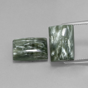 カラットの天然グリーンセラフィナイト（14×9.7 mm・バゲット）