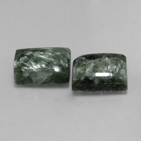 17.39カラットの天然グリーンセラフィナイト（13.7×10 mm・バゲット）
