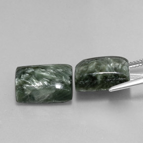 17.39カラットの天然グリーンセラフィナイト（13.7×10 mm・バゲット）