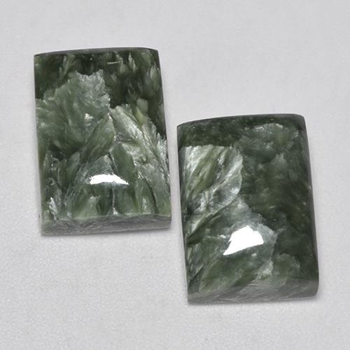 15.38カラットの天然灰色がかった緑セラフィナイト（14.1×10 mm・バゲット）