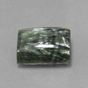 9.33カラットの天然グリーンセラフィナイト（14×10.1 mm・バゲット）
