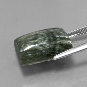 9.33カラットの天然グリーンセラフィナイト（14×10.1 mm・バゲット）