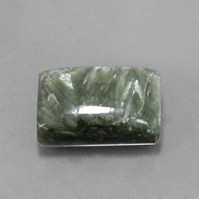 7.63カラットの天然グリーンセラフィナイト（14×10 mm・バゲット）
