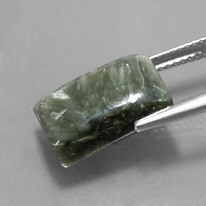 7.63カラットの天然グリーンセラフィナイト（14×10 mm・バゲット）