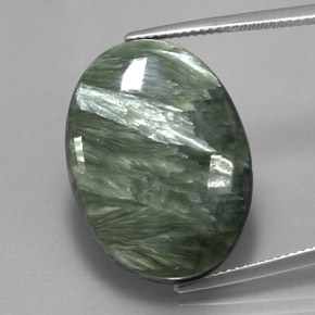 20.25カラットの天然グリーンセラフィナイト（25.1×18.4 mm・オーバルカット）