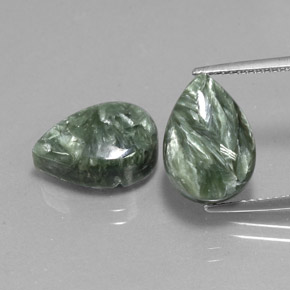 11.17カラットの天然グリーンセラフィナイト（14×9.8 mm・洋梨の形）