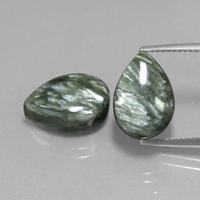カラットの天然グリーンセラフィナイト（13.8×9.5 mm・洋梨の形）