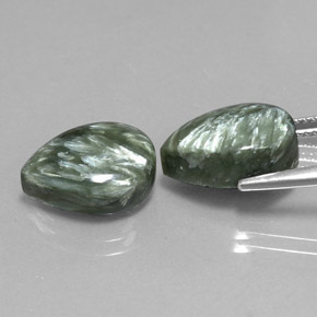 カラットの天然グリーンセラフィナイト（13.8×9.5 mm・洋梨の形）