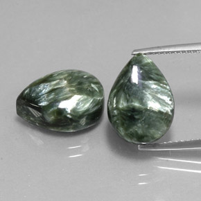 カラットの天然グリーンセラフィナイト（14.1×10.2 mm・洋梨の形）
