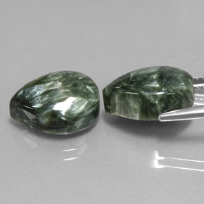 カラットの天然グリーンセラフィナイト（14.1×10.2 mm・洋梨の形）