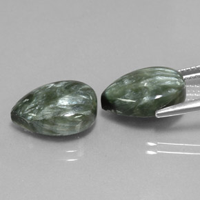 カラットの天然グリーンセラフィナイト（13.8×9.9 mm・洋梨の形）