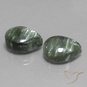 Shop natural 12.42ct グリーン セラフィナイト gems, 洋梨の形, from ロシア at GemSelect. In stock, global shipping!