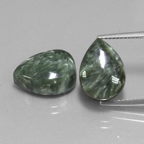 カラットの天然グリーンセラフィナイト（14×10.1 mm・洋梨の形）