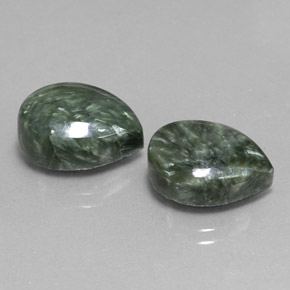 カラットの天然グリーンセラフィナイト（14×10.1 mm・洋梨の形）