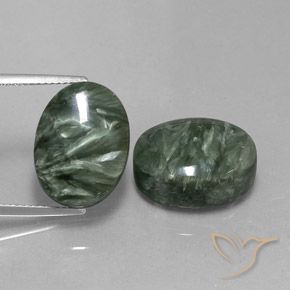 21.51カラットの天然グリーンセラフィナイト（16×12.1 mm・オーバルカット）