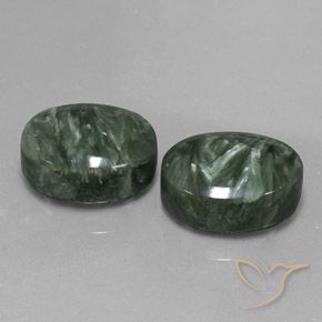 21.51カラットの天然グリーンセラフィナイト（16×12.1 mm・オーバルカット）