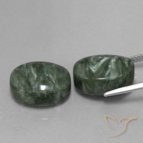 21.51カラットの天然グリーンセラフィナイト（16×12.1 mm・オーバルカット）