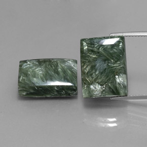 カラットの天然グリーンセラフィナイト（16×12.1 mm・バゲット）