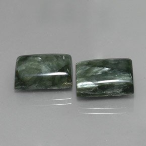 カラットの天然グリーンセラフィナイト（15.7×12 mm・バゲット）