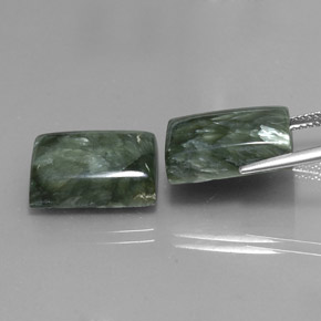 カラットの天然グリーンセラフィナイト（15.7×12 mm・バゲット）