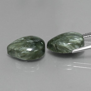 カラットの天然グリーンセラフィナイト（14×10 mm・洋梨の形）