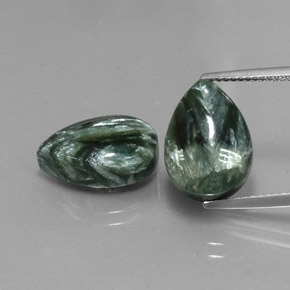 カラットの天然グリーンセラフィナイト（14.1×10 mm・洋梨の形）