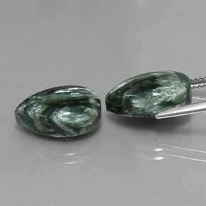 カラットの天然グリーンセラフィナイト（14.1×10 mm・洋梨の形）