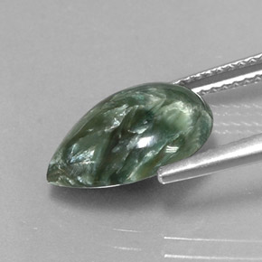 3.20カラットの天然グリーンセラフィナイト（13.2×9.5 mm・洋梨の形）